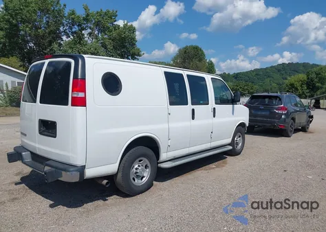 2019 Chevrolet Express 2500 Work Van z USA, uszkodzony, nr VIN 1GCWGAFG3K1309393